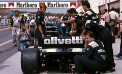 Magyarország, Mogyoród, Hungaroring Formula-1 első magyar nagydíj, boxutca, a Brabham-BMW csapat versenyautója., 1986, Urbán Tamás, színes, Forma-1, Marlboro-márka, Olivetti-márka, Fortepan #125437