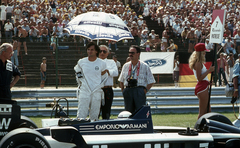 Magyarország, Hungaroring, Mogyoród, Formula-1 első magyar nagydíj, Riccardo Patrese, a Brabham-BMW csapat versenyzője a rajt előtt., 1986, Urbán Tamás, színes, Pirelli-márka, Forma-1, Olivetti-márka, Armani-márka, Fortepan #125461