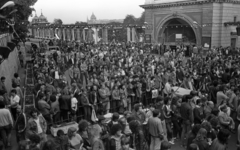 Magyarország, Budapest I., Várkert Bazár, Budai Ifjúsági Park, a parkbúcsúztató koncert közönsége., 1984, Urbán Tamás, Budapest, Fortepan #125544