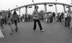 Magyarország, Budapest I., Várkert Bazár, Budai Ifjúsági Park, a parkbúcsúztató koncert közönsége., 1984, Urbán Tamás, Budapest, Fortepan #125549