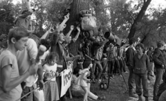 Magyarország, Esztergom, Nagy Duna sétány a csonka Mária Valéria híd közelében. A felvétel a P. Mobil együttes vízi turnéján, a koncert alatt készült., 1985, Urbán Tamás, Fortepan #125733