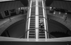 France, Puteaux, La Défense üzleti központ Párizs elővárosában, a Westfield Les Quatre Temps bevásárlóközpont., 1982, Urbán Tamás, moving escalator, Fortepan #125764