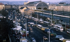 Magyarország, Budapest VIII., Kerepesi út, KGST piac. Kilátás az Ügetőpálya tornyából a Keleti pályaudvar és a Baross tér felé., 1989, Urbán Tamás, közlekedés, színes, Budapest, lengyel piac, Fortepan #125791