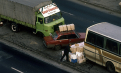 Magyarország, Budapest VIII., Kerepesi út, KGST piac a Keleti pályaudvar közelében., 1989, Urbán Tamás, színes, teherautó, IFA-márka, IFA W50, Budapest, lengyel piac, Fortepan #125802