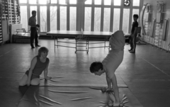 Hungary, Budapest XII., Szanatórium utca 19., Országos Orvosi Rehabilitációs Intézet., 1985, Urbán Tamás, exercise, disabled, gymnastic mat, wall-bars, table tennis table, amputation, handstand, Budapest, feat, Fortepan #125822