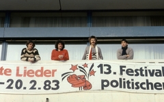 Németország, Berlin, Kelet-Berlin, a felvétel a 13. Politikai Dalfesztivál (Festival Des Politischen Liedes) idején készült., 1983, Urbán Tamás, színes, NDK, Fortepan #125857