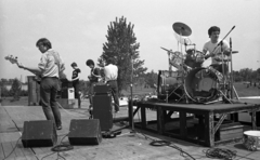 Magyarország, Madártej együttes: Kanyó Péter basszusgitár, Győrfi Pál billentyűs, Földes Tamás ének, Halgas István gitár, Halgas Csaba dob., 1983, Urbán Tamás, könnyűzene, zenekar, színpad, Budapest, dobos, Tama-márka, Vistalite-márka, Ludwig-márka, cintányér, Fortepan #126124