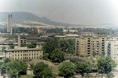 Magyarország, Budapest XIII., kilátás a Volga szállóból, középen a Fővárosi Gázművek Révész utcai telepe, 1972, Bauer Sándor, színes, Budapest, Fortepan #126286