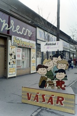 Hungary, Budapest XIX., az Üllői út (Vörös Hadsereg útja) Fő (Gábor Andor) utca - Kisfaludy utca közötti szakasza., 1970, Bauer Sándor, colorful, Show window, label, neon sign, Budapest, Fortepan #126289