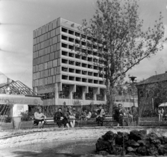 Magyarország, Salgótarján, Fő tér, Karancs szálló., 1964, Bauer Sándor, Fortepan #126335