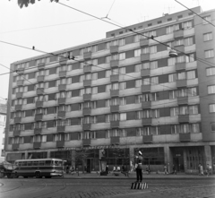 Magyarország, Budapest II., Margit körút (Mártírok útja) 8-10., OTP ház a Török utca felől nézve., 1969, Bauer Sándor, Budapest, Fortepan #126378