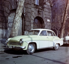 Magyarország, Budapest V., Szabadság tér, Wartburg 311-es személygépkocsi. A háttérben a Vécsey utca torkolata látszik., 1963, Bauer Sándor, színes, Wartburg-márka, Wartburg 311/312, rendszám, Budapest, Fortepan #126443