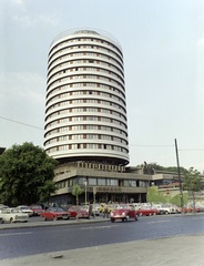 Hungary, Budapest II., Szilágyi Erzsébet fasor, Budapest körszálló., 1975, Bauer Sándor, colorful, Volkswagen-brand, Volkswagen Beetle, Budapest, hotel, Fortepan #126548