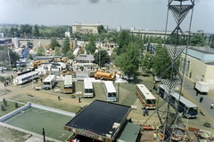 Magyarország, Budapesti Nemzetközi Vásár, Budapest X., Albertirsai úti vásárterület, háttérben a Lóversenypálya tribünjei., 1973, Bauer Sándor, színes, autóbusz, Ikarus-márka, Ikarus 280, Budapest, Ikarus 250, Fortepan #126643