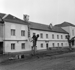 Hungary, Nagyatád, Ezüstkancsó Hotel, étterem, bisztró., 1970, Bauer Sándor, neon sign, Fortepan #126685