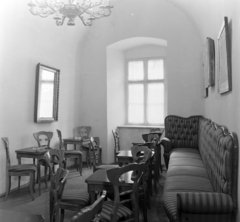 Hungary, Budapest I., Szentháromság utca 7., Ruszwurm cukrászda., 1975, Bauer Sándor, pastry shop, Budapest, photo aspect ratio: square, interior, Fortepan #126765