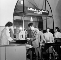 Magyarország, Budapest IX., Fővám (Dimitrov) tér, Marx Károly Közgazdaságtudományi Egyetem (később Corvinus Egyetem), étterem., 1960, Bauer Sándor, pénztárgép, önkiszolgáló, neon felirat, Budapest, Fortepan #126772