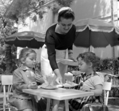 Hungary, Margit Islands, Budapest, MACKÓ CUKI gyerek cukrászda a Casino mellett., 1962, Bauer Sándor, pastry shop, Fortepan #126780