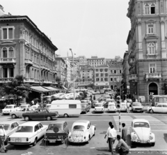 Horvátország,Adria, Fiume, Riva, szemben a Trg Republike Hrvatske a kikötő felől nézve., 1972, Bauer Sándor, Jugoszlávia, Volkswagen-márka, Zastava 750, Fiat 850, Volvo 140, Volkswagen Bogár, Fortepan #126852