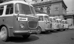 Magyarország, Budapest VIII., Kerepesi út, a Keleti pályaudvar érkezési oldala., 1966, Bauer Sándor, autóbusz, Skoda-márka, Skoda 706 RTO, Budapest, Fortepan #127045