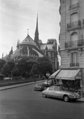 Franciaország, Párizs, Cité-sziget, Rue Du Cloître Notre-Dame - Quai aux Fleurs sarok, szemben a Notre-Dame., 1967, Bauer Sándor, Citroen-márka, Citroen DS, huszártorony, Fortepan #127068