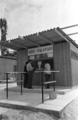 Magyarország, Balatonfűzfő, Büfé-falatozó a Fövenyfürdő strand előtt., 1981, Bauer Sándor, Fortepan #127191