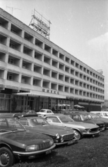 Magyarország, Budapest IX., Ferde utca 1., Hotel Aero., 1970, Bauer Sándor, NSU-márka, Ford Mustang, Budapest, Jaguar E-type, NSU Ro 80, Volvo P1800, Fortepan #127263