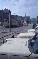 Ausztria, Linz, Fő tér, Szentháromság-szobor, a távolban a Dunán a Nibelungenbrücke., 1966, Bauer Sándor, színes, Volkswagen-márka, villamos, Volkswagen Typ2, Volkswagen Transporter 1, Fortepan #127424