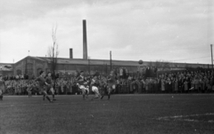 Magyarország, Budapest X., Kőbányai út 45., MÁVAG Sporttelep, háttérben a MÁV Északi Járműjavító Üzem Eiffel-csarnoka., 1958, Bauer Sándor, Budapest, labdarúgás, Fortepan #127624