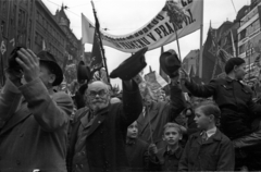 Csehország, Prága, Vencel tér (Václavské námestí), május 1-i felvonulás., 1956, Bauer Sándor, Csehszlovákia, május 1, bevásárlóközpont, Funkcionalizmus, Josef Gočár-terv, František Kysela-terv, František Lydie Gahura-terv, Fortepan #127654