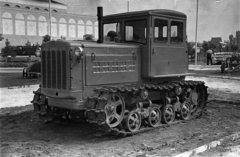 Magyarország, Budapest X., Albertirsai úti vásár területe, Országos Mezőgazdasági Kiállítás és Vásár, Dutra DT-413 lánctalpas traktor., 1955, Bauer Sándor, traktor, Budapest, Fortepan #127848