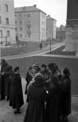 Magyarország, Budapest XI., a felvétel a Villányi út 55-65. szám alatti 181 lakásos mintalakótelepen készült, amelyet az építésügyi tisztviselők számára alakítottak ki 1954-ben., 1955, Bauer Sándor, Budapest, Fortepan #127871