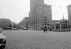 Czech Republik, Prague, ulice Koulova, Hotel Crowne Plaza (eredetileg Hotel Družba, később Hotel Čedok)., 1958, Gyöngyi, Czechoslovakia, hotel, lamp post, socialist realism, cobblestones, František Jeřábek-design, Fortepan #12788