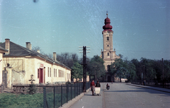 Szlovákia, Tótmegyer, Fő utca, szemben a Nepomuki Szent János-templom., 1956, Bauer Sándor, templom, színes, Fortepan #127978