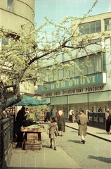 Szlovákia, Pozsony, a Mihály-kapu felől a Hurbanovo námestie (Nagy Lajos tér) felé vezető kis híd., 1956, Bauer Sándor, Csehszlovákia, színes, Vladimír Karfík-terv, Fortepan #127986