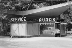 Magyarország, Városliget,Budapesti Ipari Vásár, Budapest XIV., az AURAS Gyár szervizfelszereléseket bemutató pavilonja., 1960, UVATERV, cégtábla, automobil, Budapest, FSO Warszawa, Fortepan #12801