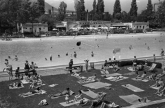 Hungary, Margit Islands, Budapest, Palatinus Strandfürdő., 1957, Bauer Sándor, pool, sunbathe, plaid, Fortepan #128043