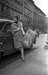 Hungary, Budapest V., a Szent István tér déli oldala. Opel Kapitän típusú személygépkocsi., 1957, Bauer Sándor, suitcase, Budapest, suitcase stickers, girls'n'cars, Fortepan #128067