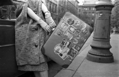 Hungary, Budapest V., a Szent István tér déli oldala. Opel Kapitän típusú személygépkocsi., 1957, Bauer Sándor, suitcase, Budapest, suitcase stickers, Fortepan #128068