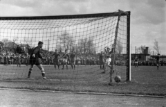 Magyarország, Budapest X., Kőbányai út 45., MÁVAG Sporttelep., 1958, Bauer Sándor, labdarúgás, kapus, Budapest, Fortepan #128170