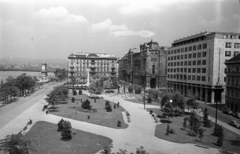 Magyarország, Budapest V., kilátás a Duna szállóból a Vigadó tér felé, balra a háttérben a Széchenyi Lánchíd., 1958, Bauer Sándor, Budapest, látkép, Fortepan #128210