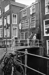 Hollandia, Delft, Voldersgracht, jobbra a Bonte Ossteeg (átjáró a Markt felé)., 1972, Bauer Sándor, kerékpár, Fortepan #128336