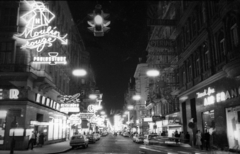 Ausztria, Bécs, a Kärntner Strasse a Philharmoniker Strasse felől nézve., 1967, Bauer Sándor, neon felirat, Fortepan #128339