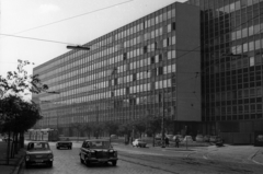 Magyarország, Budapest II., Margit körút (Mártírok útja) 85-87., Kohó- és Gépipari Minisztérium., 1978, Bauer Sándor, Skoda 100, Mercedes W111, Budapest, Fiat 130, Fortepan #128365