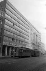 Magyarország, Budapest VII., Rákóczi út 88-92., Szabadság Szálloda., 1965, Bauer Sándor, szálloda, villamos, kockakő, neon lámpa, neon felirat, Budapest, Fortepan #128406