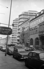 Németország, Frankfurt am Main, Braubachstrasse, jobbra a Steinernes Haus étterem., 1972, Bauer Sándor, Volkswagen-márka, NSZK, Volkswagen Bogár, Fortepan #128413