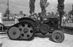 Magyarország, Budapest X., Albertirsai úti vásár területe, Országos Mezőgazdasági Kiállítás és Vásár, Dutra traktor., 1955, Bauer Sándor, traktor, Budapest, Fortepan #128447