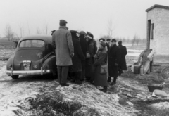 Ausztria, magyar menekültek és az öket fogadó Európai Migráció Kormányközi Bizottságának (Intergovernmental Committee for European Migration, ICEM) munkatársai., 1956, Kleyer Éva, automobil, rendszám, menekült, Fortepan #128551