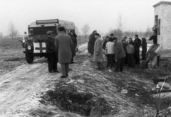 Ausztria, magyar menekültek., 1956, Kleyer Éva, teherautó, karszalag, vöröskereszt, Fortepan #128563