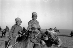 Mongolia, 1969, Bagi Gábor, Bagi Róbert, horse, folk costume, rider, Fortepan #128602